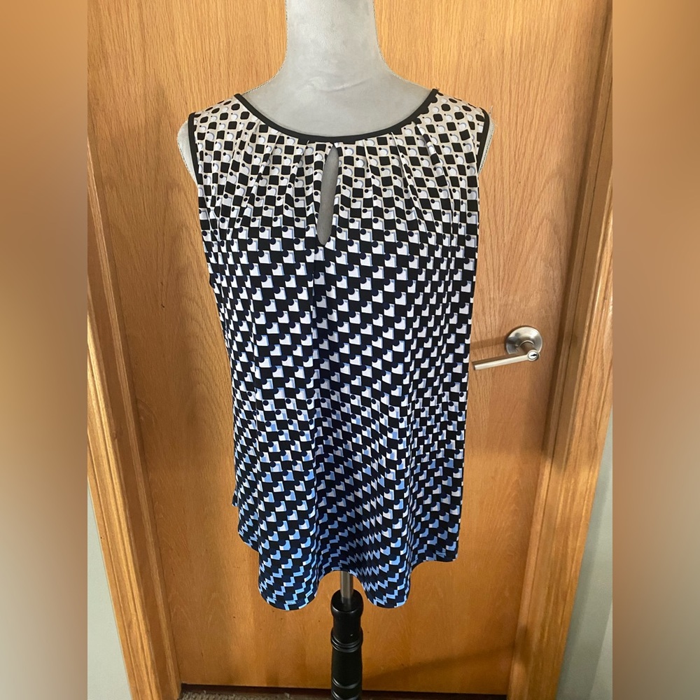 White House Black Market Women’s Geo Print Sleeveless Blouse Size L